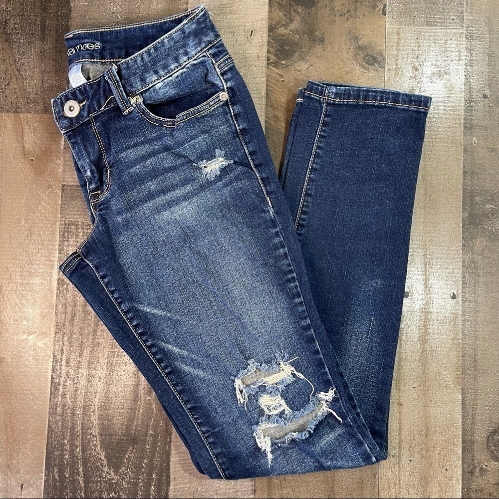 Maurices Distressed Skinny Jean size 1/2